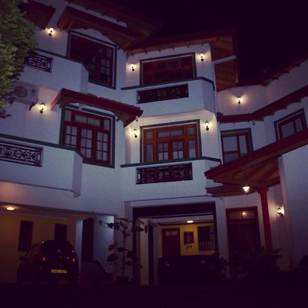 Hotel Mandakini バタラムラ エクステリア 写真
