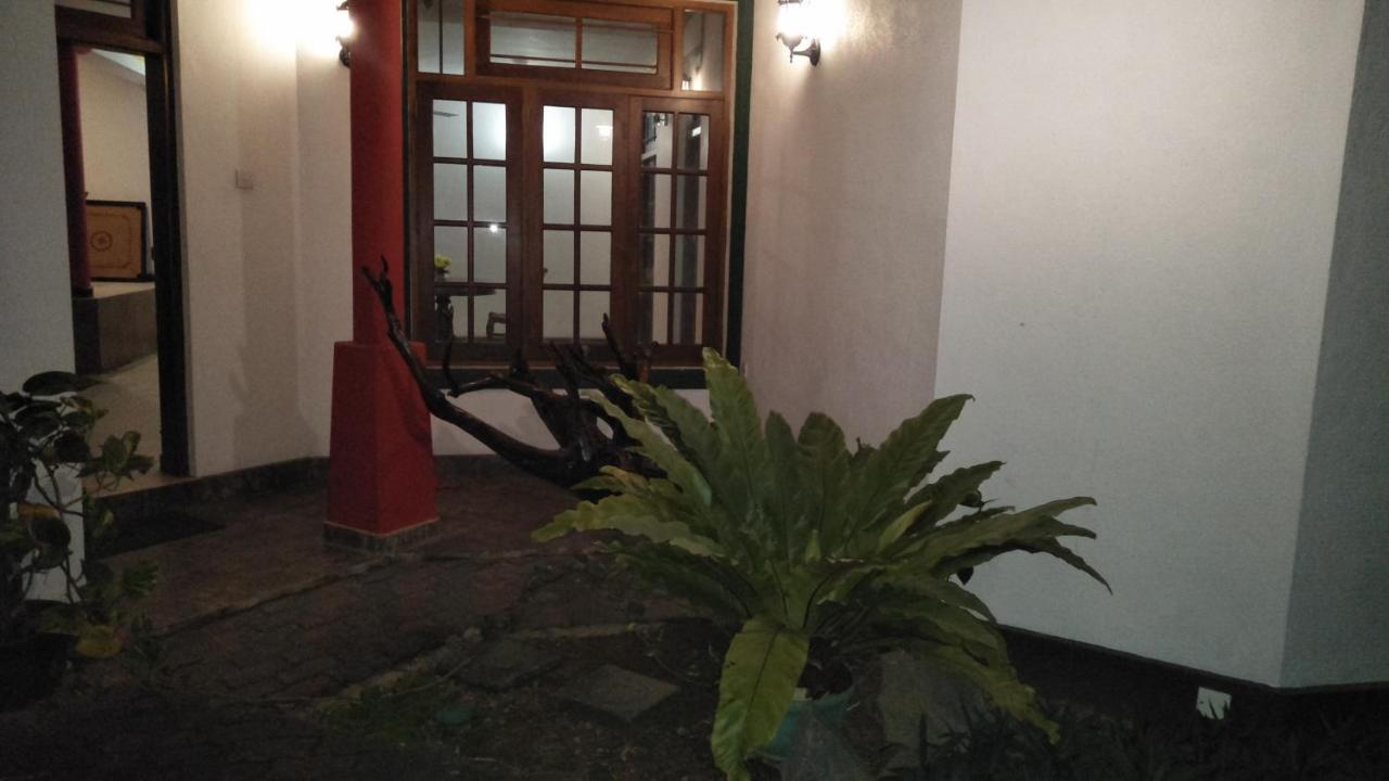 Hotel Mandakini バタラムラ エクステリア 写真